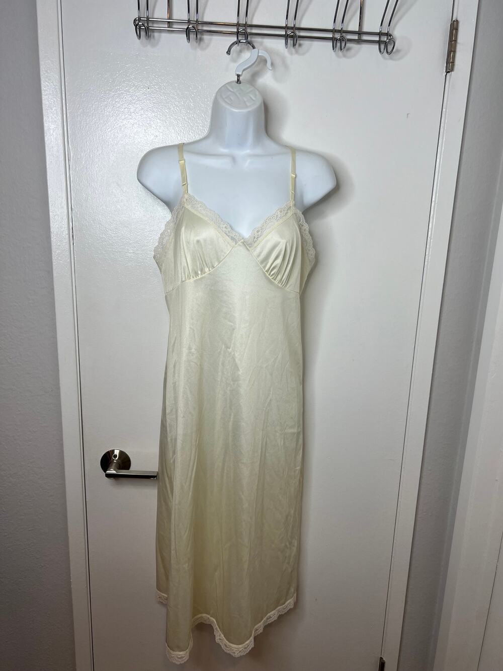 Women's Vintage Full Slip Adjustable Straps Ivory ~ Size M